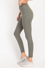 Load image into Gallery viewer, Luxuriously Soft Leggings (Curvy)
