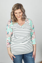 Load image into Gallery viewer, Mimi Mint Floral 3/4 Sleeve Top
